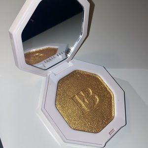 Fenty Beauty Killawatt Highlighter in Trophy Wife